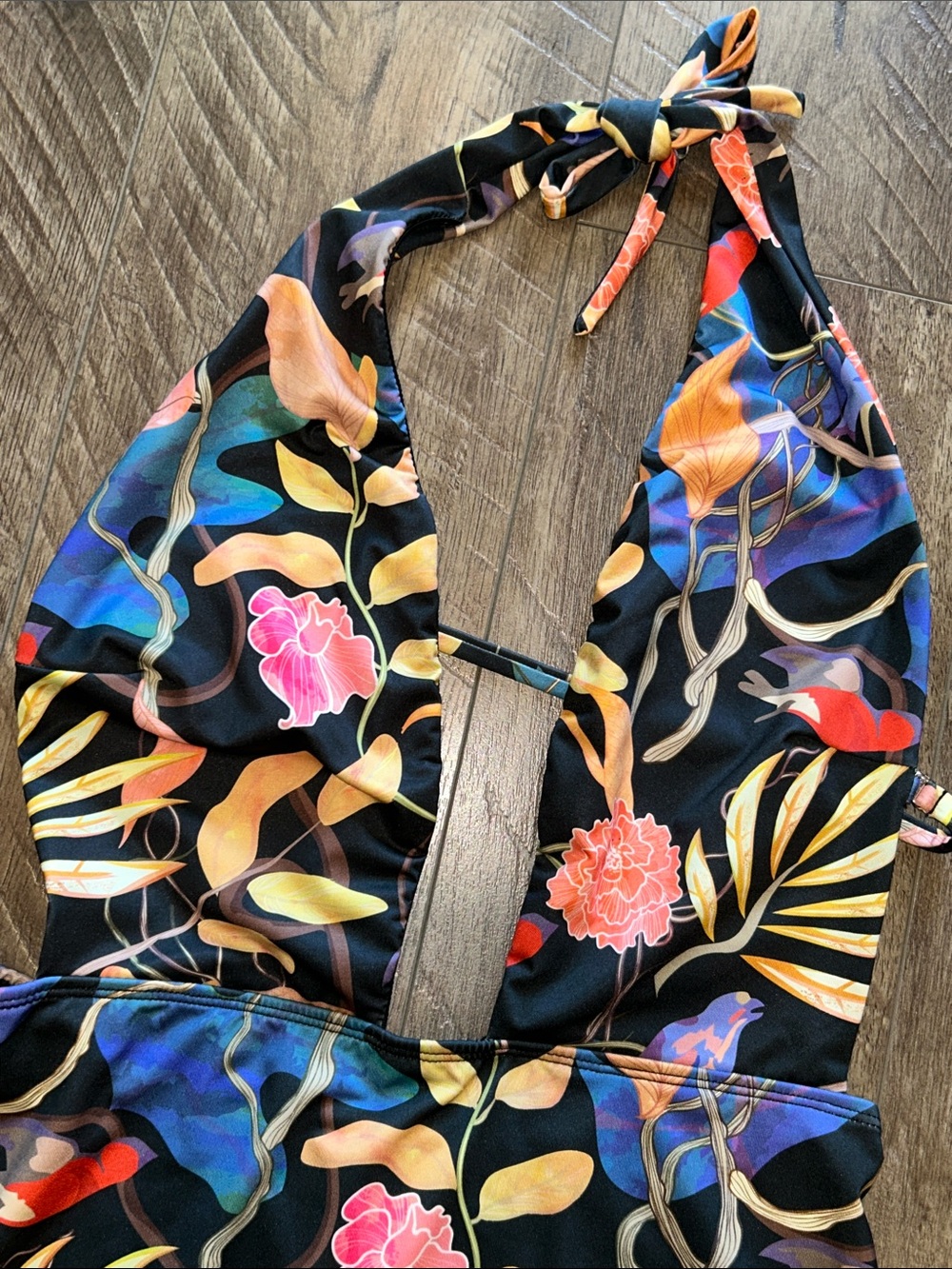 AVERIE "ANTONELLA" HALTER NECK ONE-PIECE BATHING SUIT SIZE MEDIUM - Picture 3 of 6